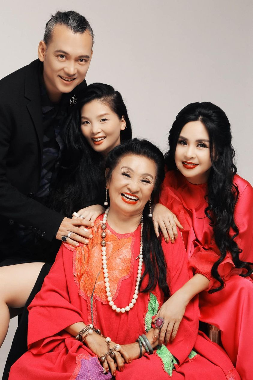 Sao Việt 29/7: Diva Thanh Lam khoe em trai phong độ ở tuổi 50 - 2
