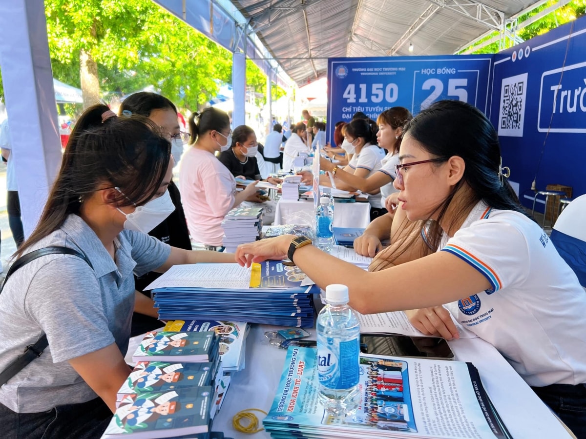 dự báo điểm chuẩn đại học các trường khối ngành kinh tế năm 2022 hình ảnh 1 du bao diem chuan dai hoc cac truong khoi nganh kinh te nam 2022 hinh anh 1