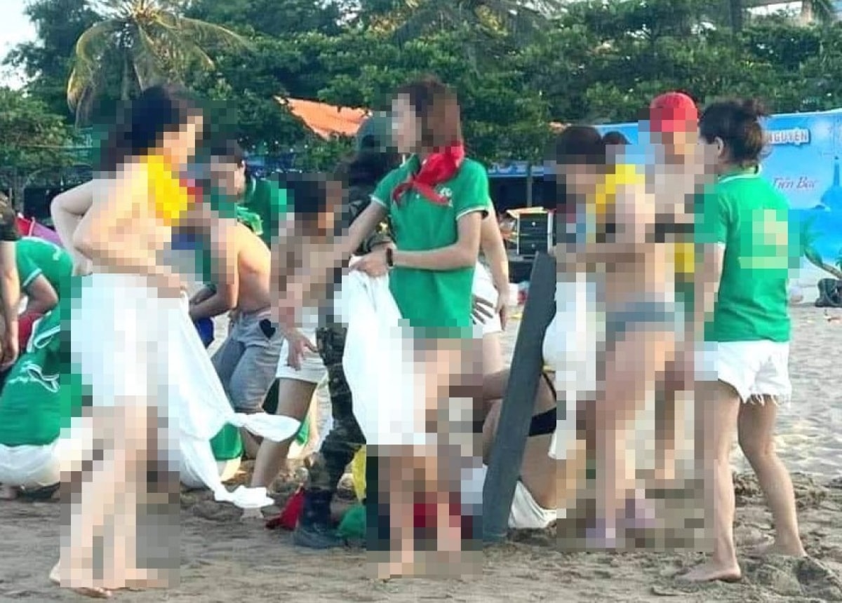 cơ quan chức năng vào cuộc vụ nhóm nữ cởi áo ngực chơi team building ở cửa lò hình ảnh 1 co quan chuc nang vao cuoc vu nhom nu coi ao nguc choi team building o cua lo hinh anh 1