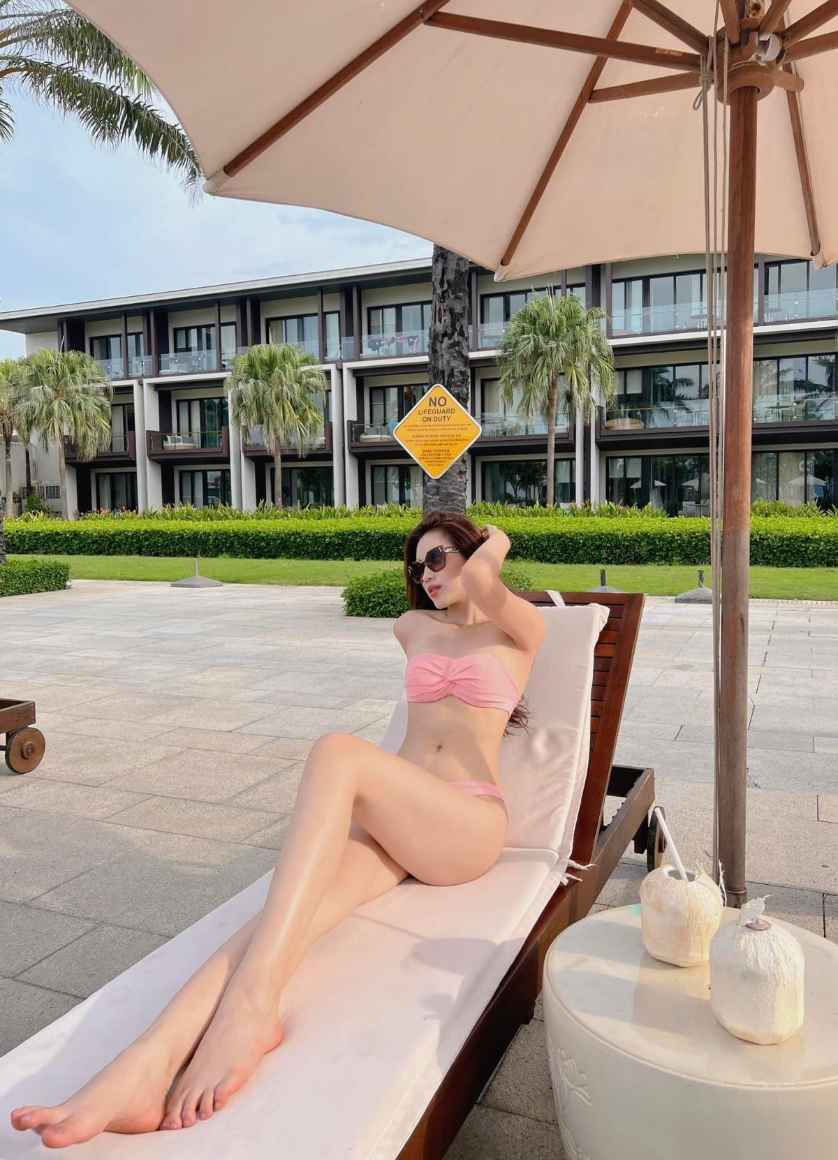 Diện bikini hồng, Hoa hậu Đỗ Thị Hà khoe chân dài miên man - 1
