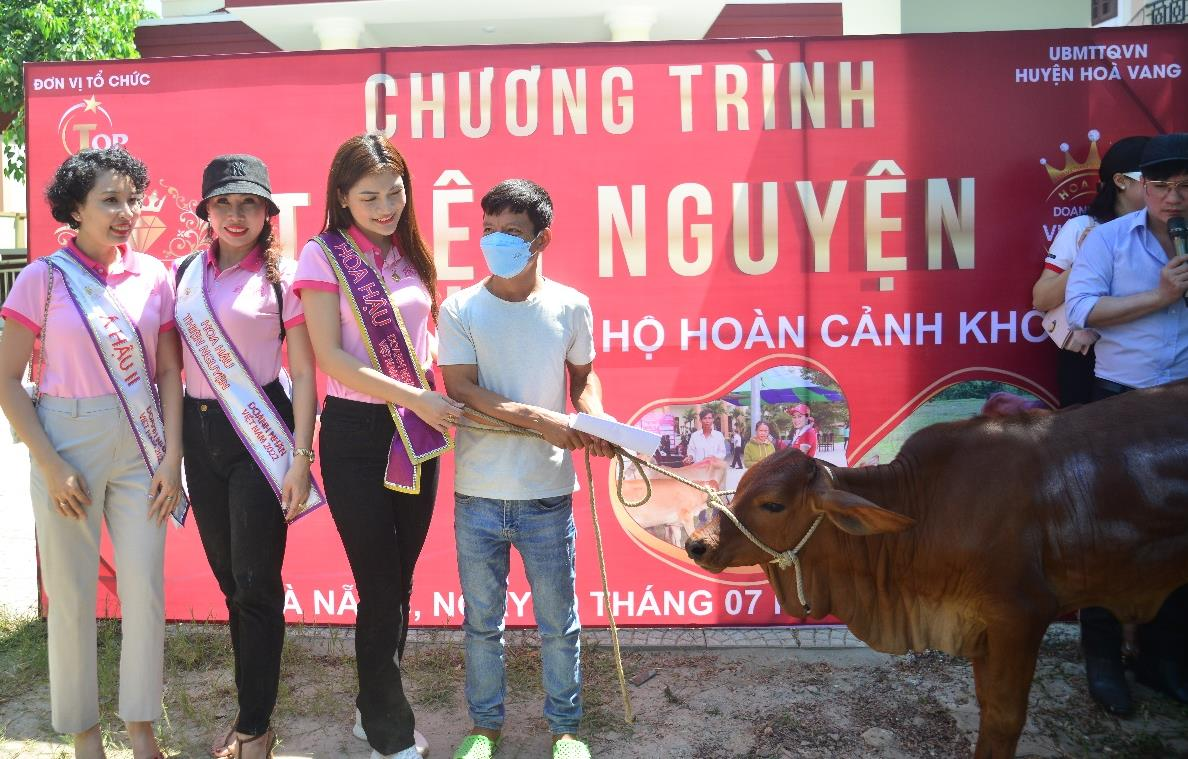 Trao tặng bò giống cho hộ nghèo ở Đà Nẵng - 1