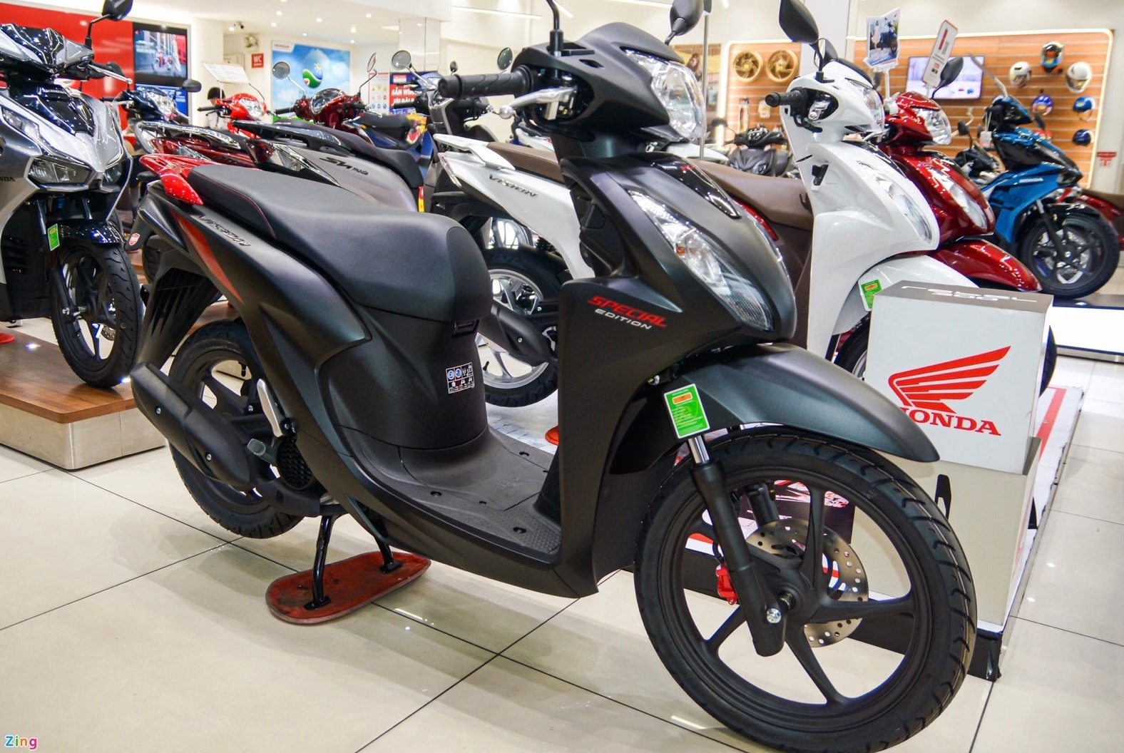 Honda Vision giảm giá trong tháng Ngâu - 1