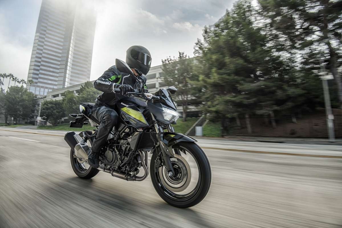 2022_kawasaki_z250_abs_07.jpg