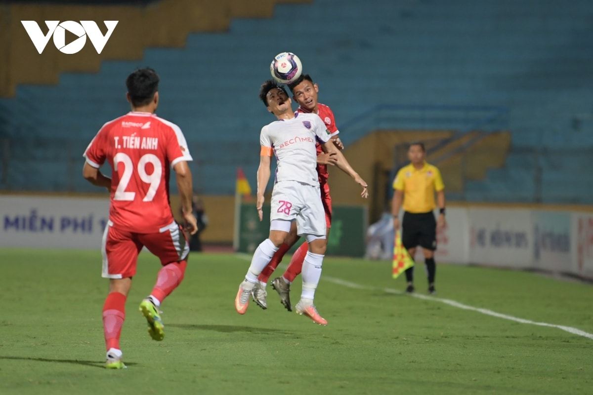 huynh kesley tai xuat, binh duong khien viettel fc chim sau vao khung hoang hinh anh 2