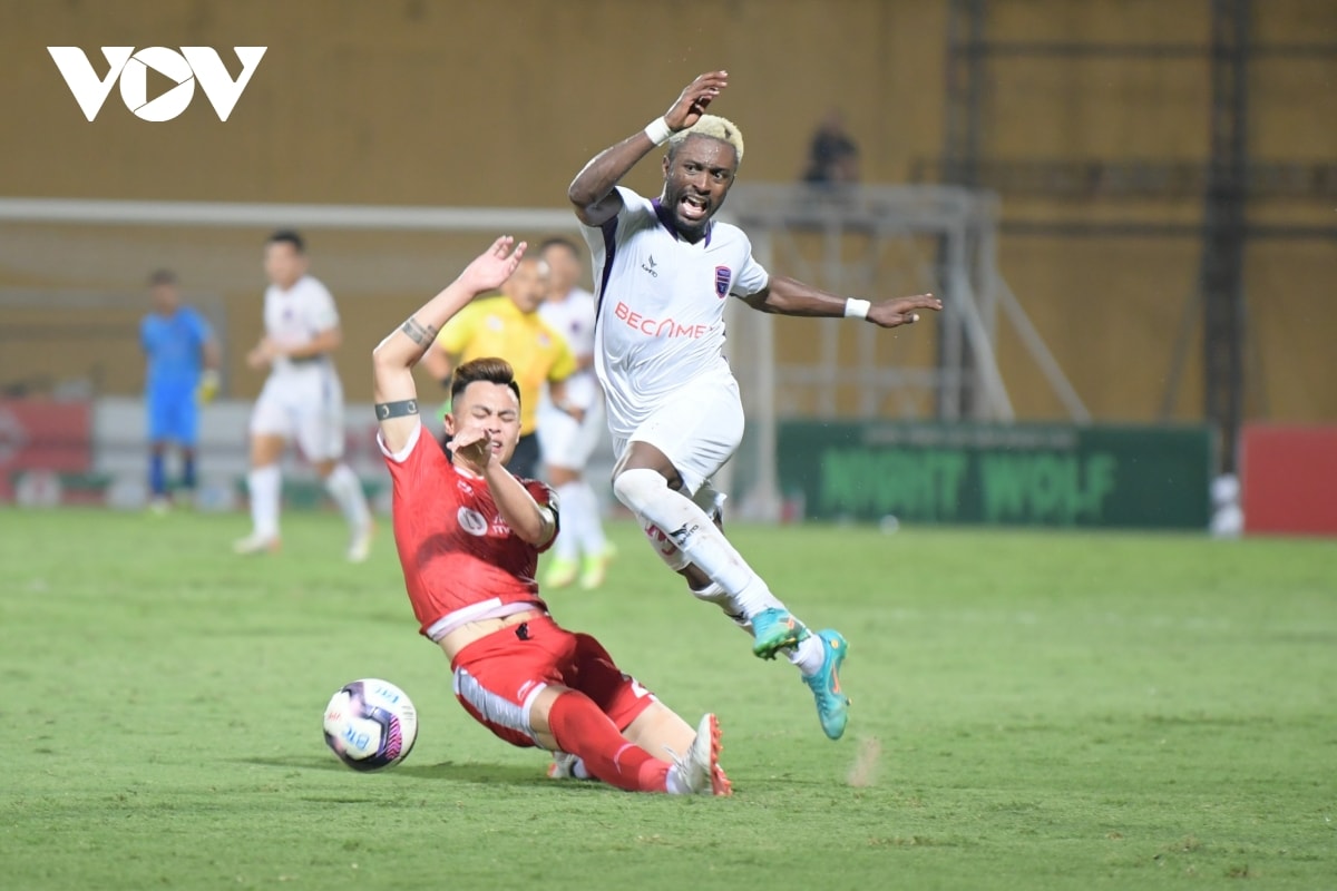 huynh kesley tai xuat, binh duong khien viettel fc chim sau vao khung hoang hinh anh 3