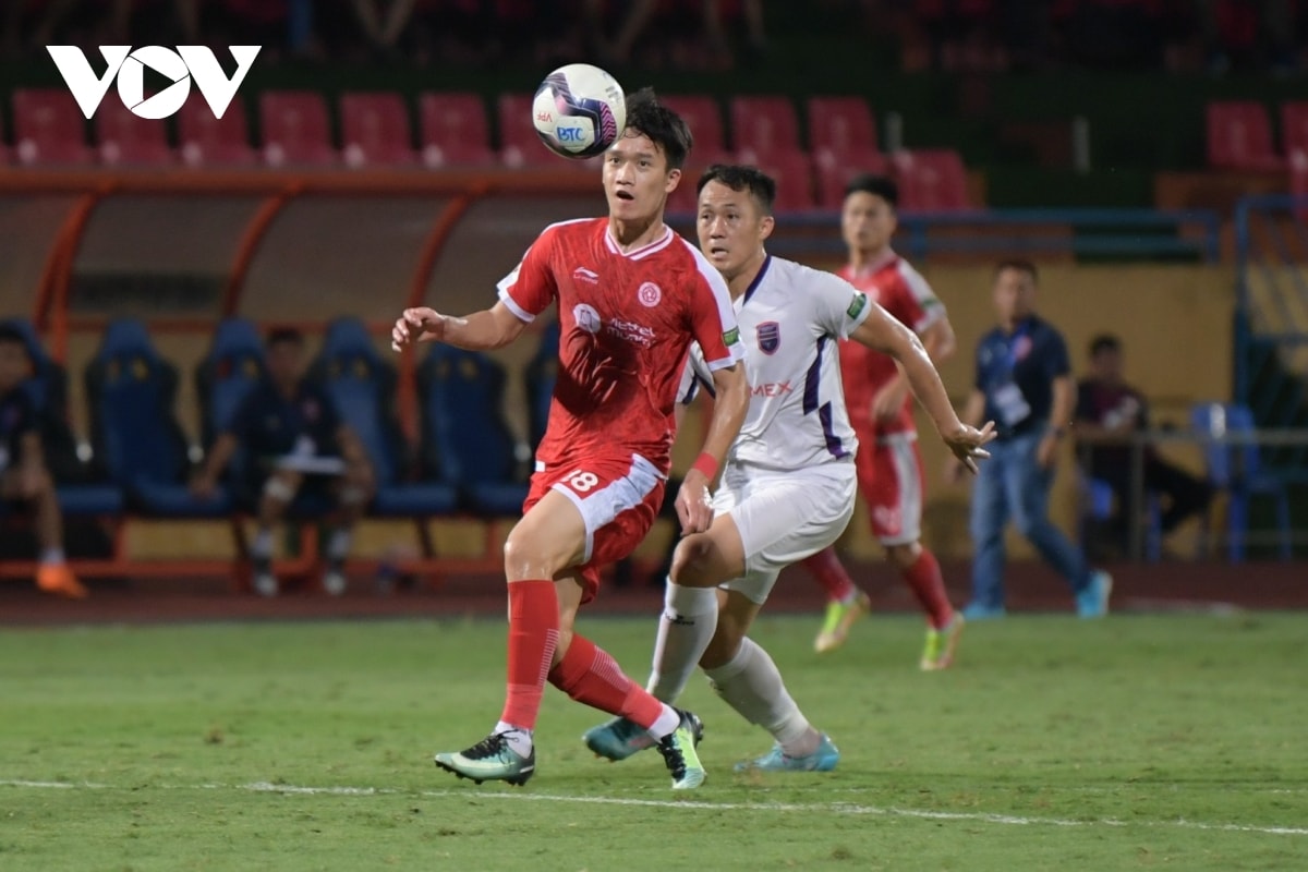 huynh kesley tai xuat, binh duong khien viettel fc chim sau vao khung hoang hinh anh 1