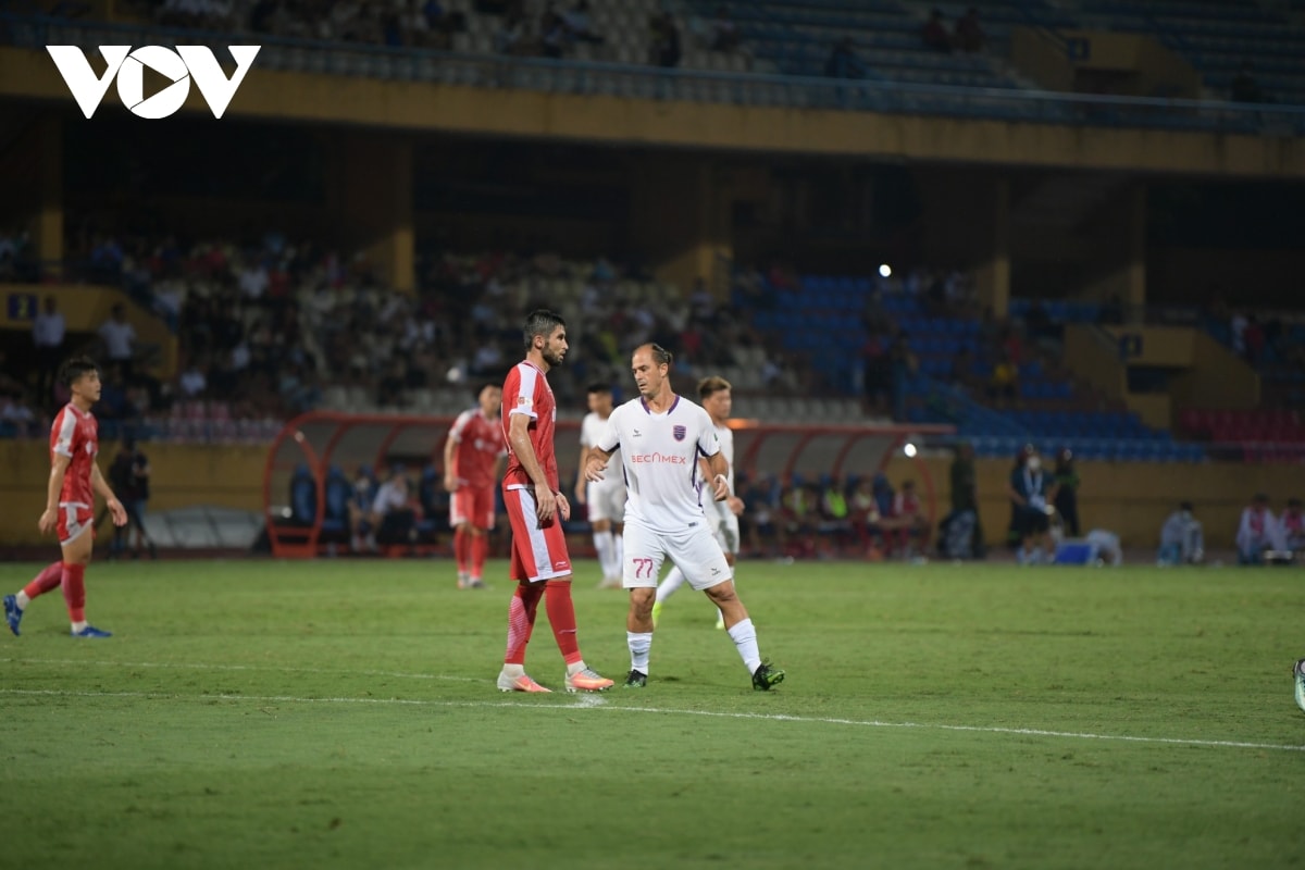 huynh kesley tai xuat, binh duong khien viettel fc chim sau vao khung hoang hinh anh 7