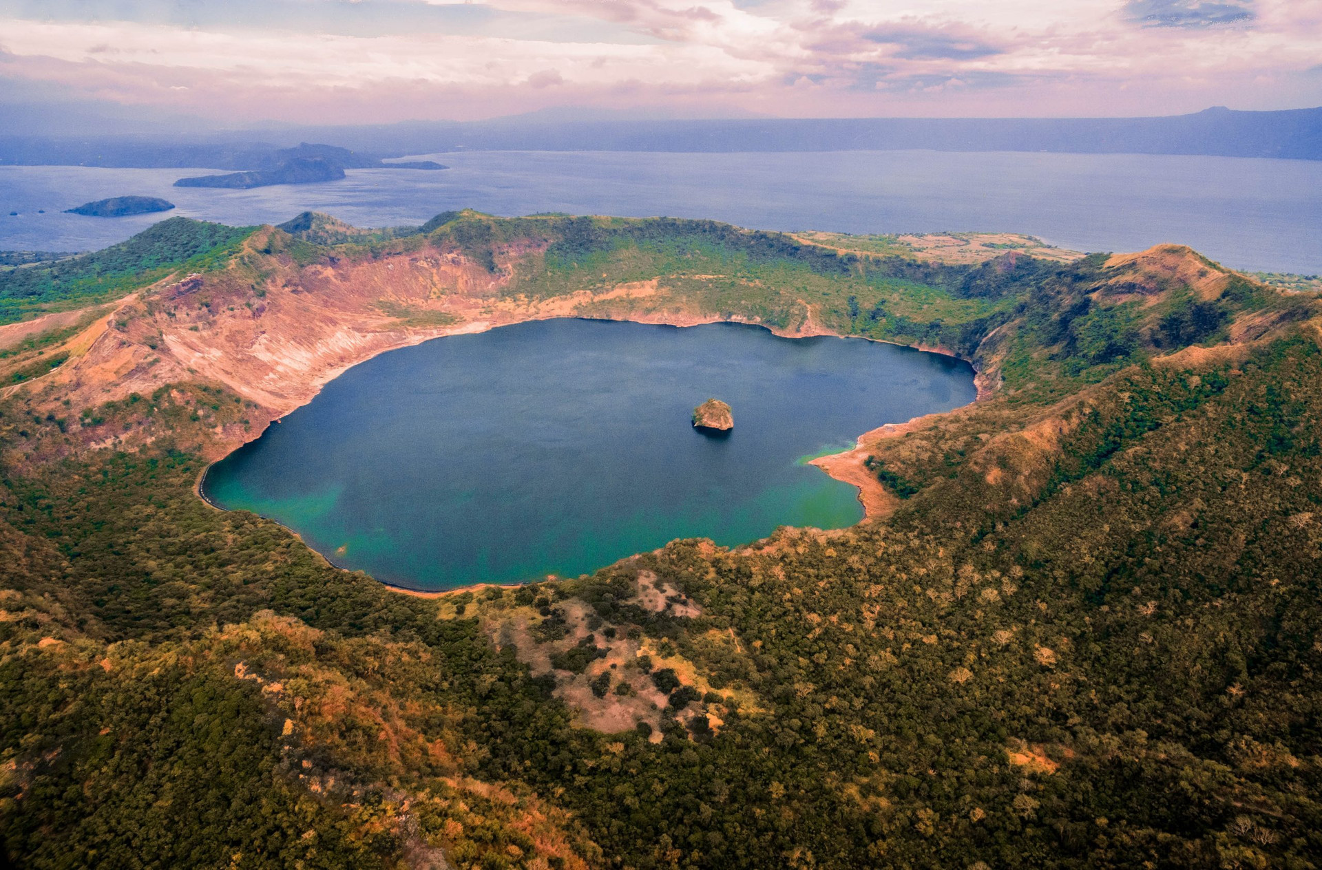 Hòn đảo hiếm hoi trên thế giới có hồ nằm trong hồ, đảo chồng đảo đầy ngoạn mục - 2