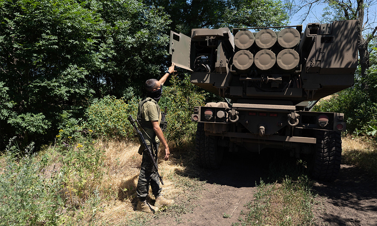 Ukraine nói Nga tấn công 2 thành phố chủ chốt ở Donetsk - 1