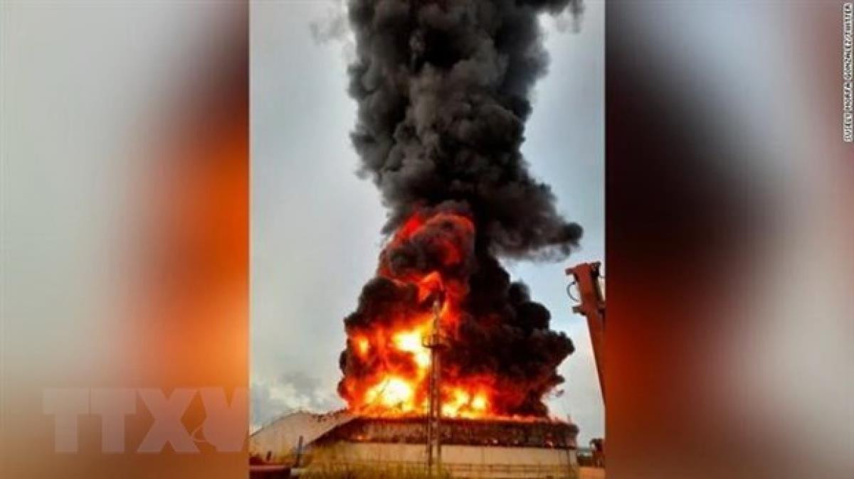 Cuba dập tắt được đám cháy ở bể chứa nhiên liệu đầu tiên - 1
