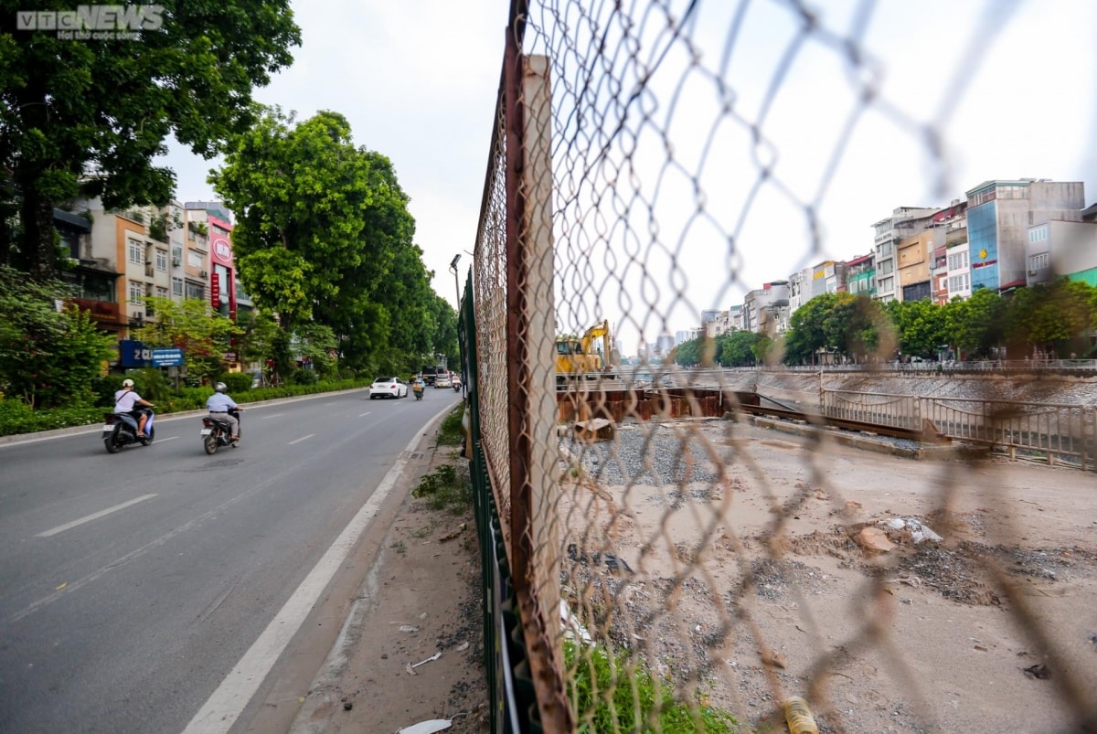 tuyen duong di bo duoc dau tu 64 ty dong tai ha noi thanh noi do rac, ban tra da hinh anh 4