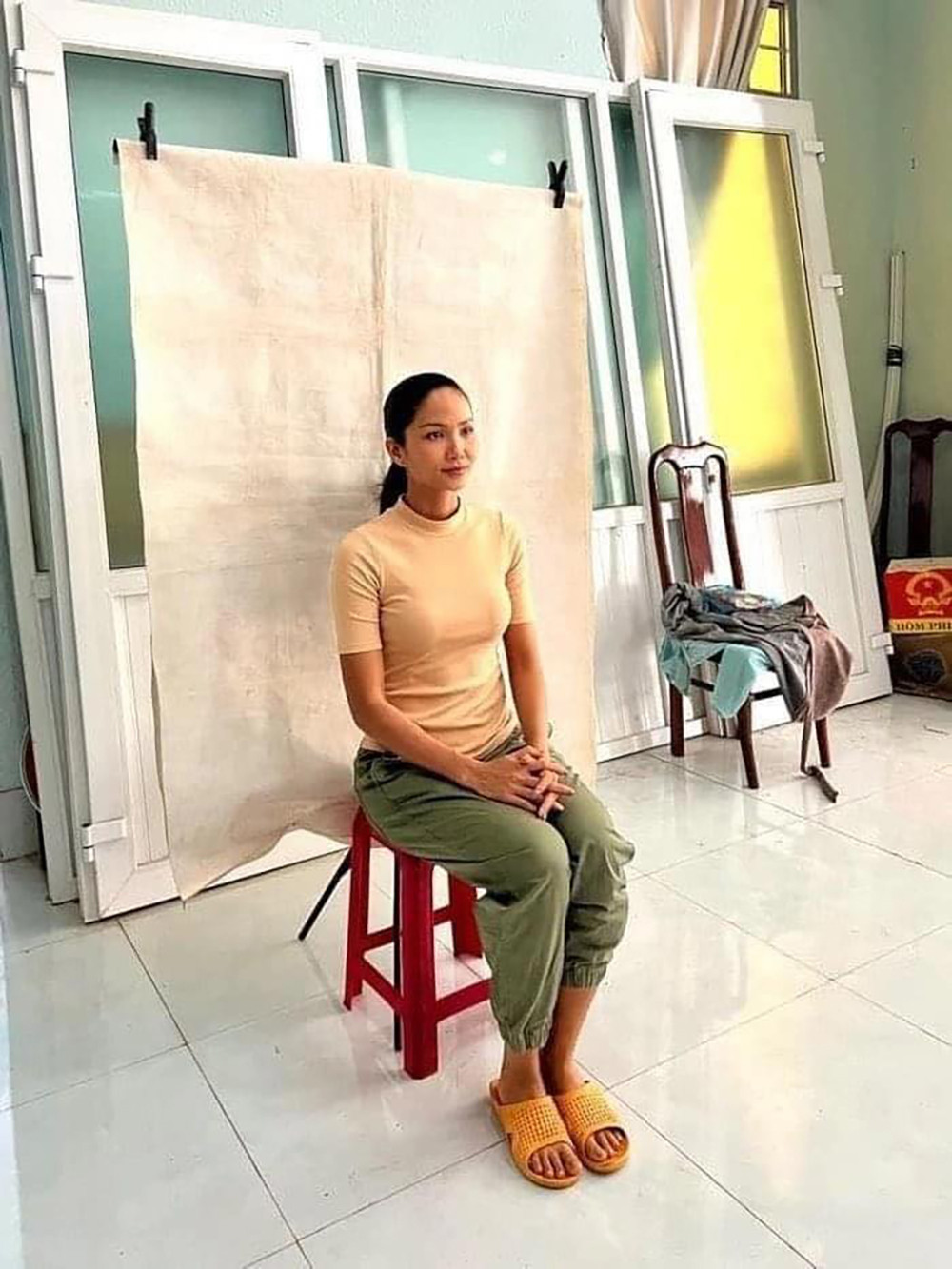 Sao Việt 10/8: Hương Giang phát cáu khi bị yêu cầu 'sống đúng tuổi' - 8