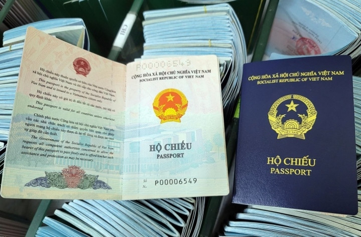Bộ Ngoại giao thông tin về tình hình cấp thị thực với mẫu hộ chiếu mẫu mới - 1