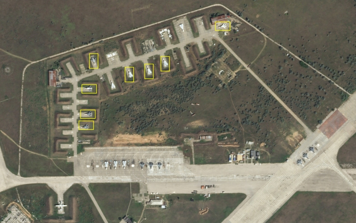 Căn cứ không quân Nga ở Crimea thiệt hại sau vụ nổ kho đạn - 1