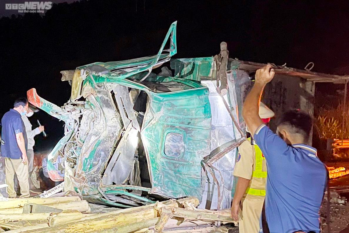 Tai nạn khiến 6 người thương vong ở Huế: Ôtô chở người sau thùng là sai quy định - 2