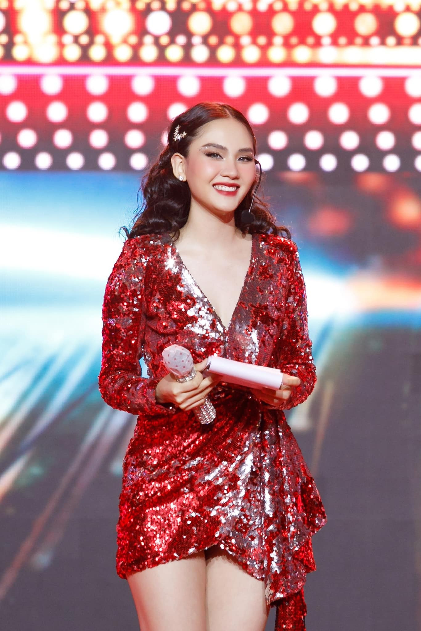 Sắc vóc cùng học vấn đáng nể của tân Hoa hậu Thế giới Việt Nam 2022 - 4