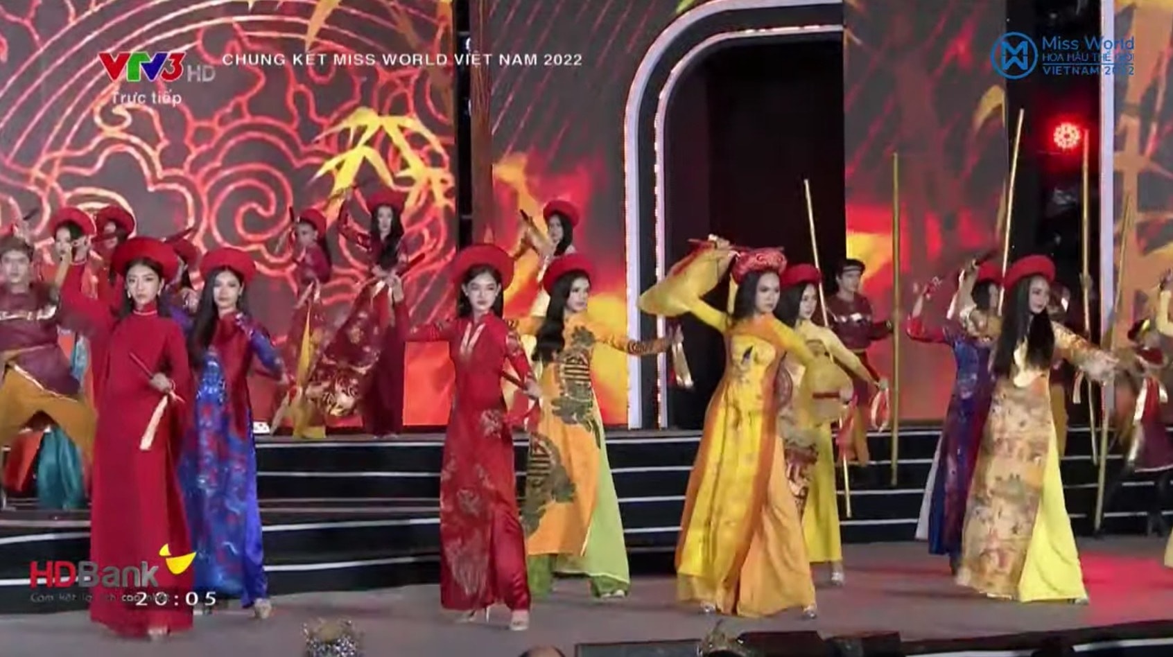 Trực tiếp Chung kết Miss World Vietnam 2022: Top 37 trình diễn áo dài - 7