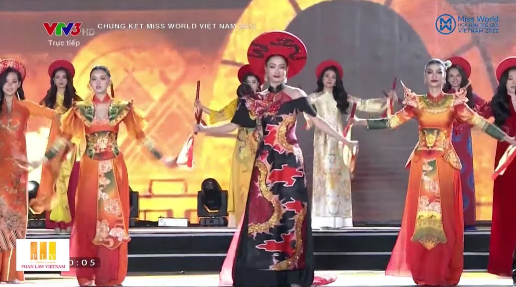 Trực tiếp Chung kết Miss World Vietnam 2022: Top 37 trình diễn áo dài - 8