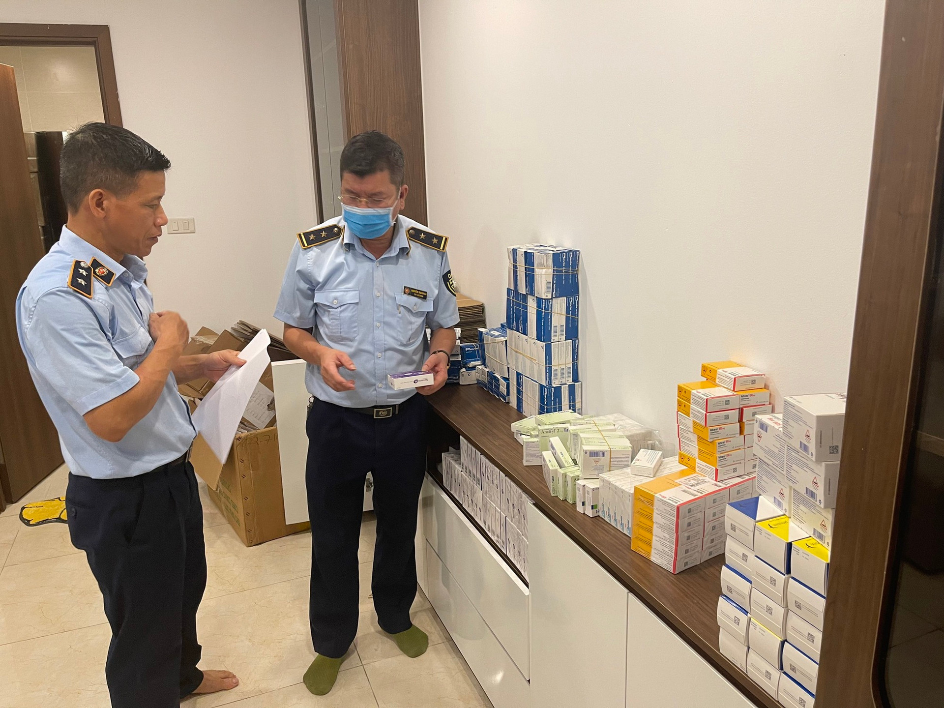 Bộ Y tế đề nghị Hà Nội giám sát chất lượng thuốc, phòng chống thuốc giả - 1