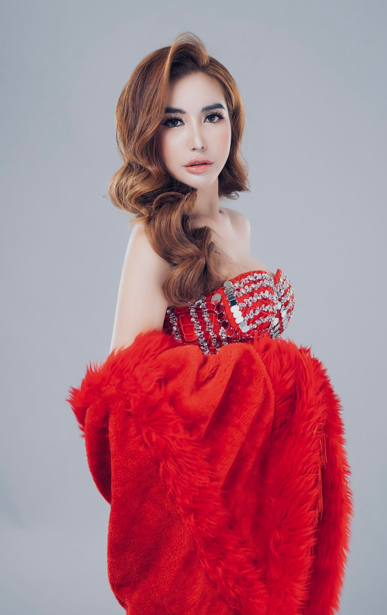 Hoa hậu phụ nữ Quốc tế Châu Hải My mặc kín nhưng vẫn gợi cảm - 5