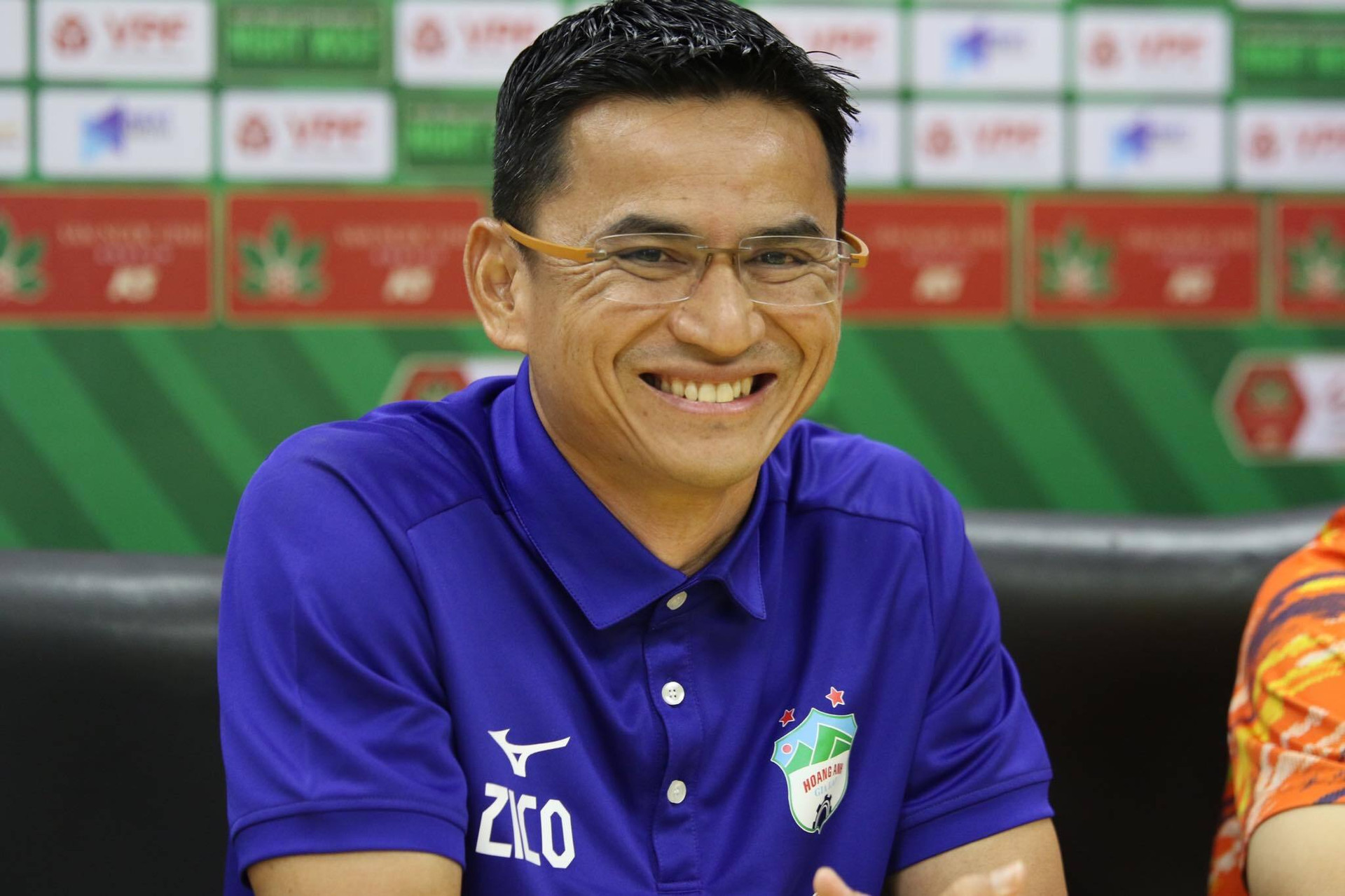 HLV Kiatisak: 'HAGL sẽ thắng Hà Nội 1-0' - 1