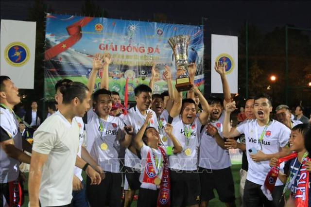 Sôi động giải bóng đá cộng đồng của người Việt Nam tại LB Nga - ảnh 1