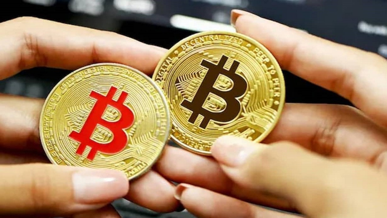 Giá Bitcoin hôm nay 15/8: Bitcoin quay đầu, thị trường đỏ lửa - 1