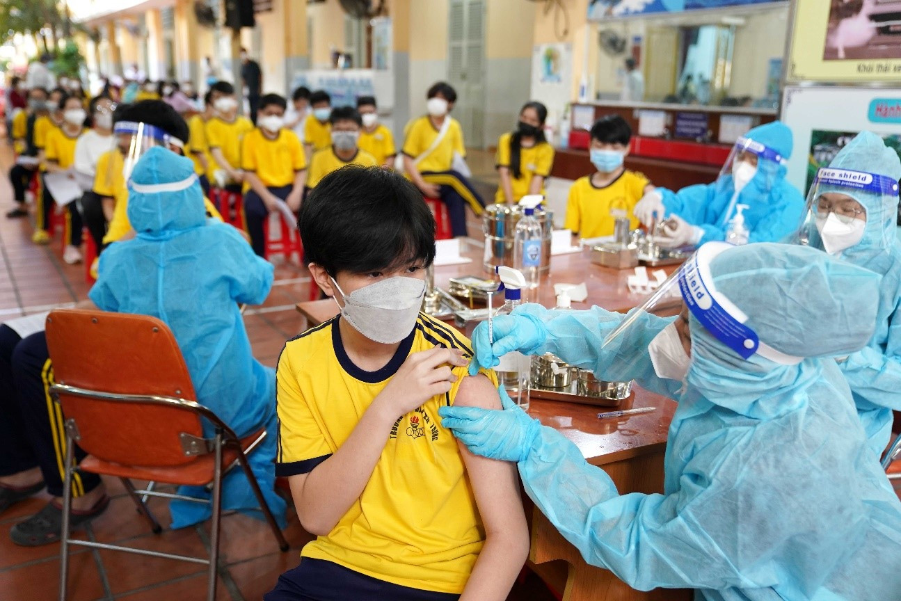 Sở Y tế Hà Nội yêu cầu tăng tốc tiêm vaccine COVID-19 cho trẻ 5 - 11 tuổi - 1
