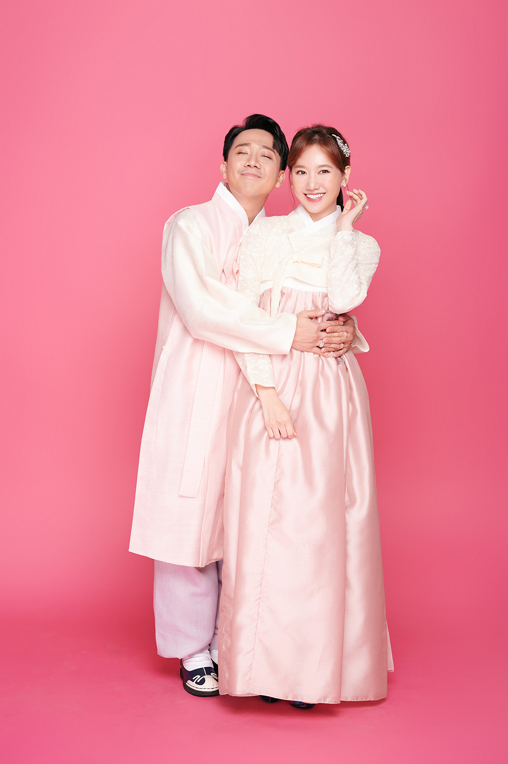 Vợ chồng Hari Won - Trấn Thành cười tươi rói trong trang phục hanbok - 6