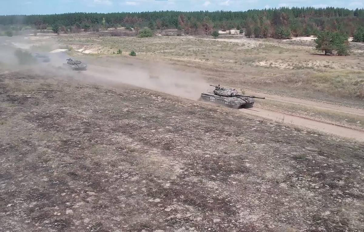 Nga sử dụng tên lửa và đạn pháo nã vào cứ điểm của Ukraine tại Donetsk - 1