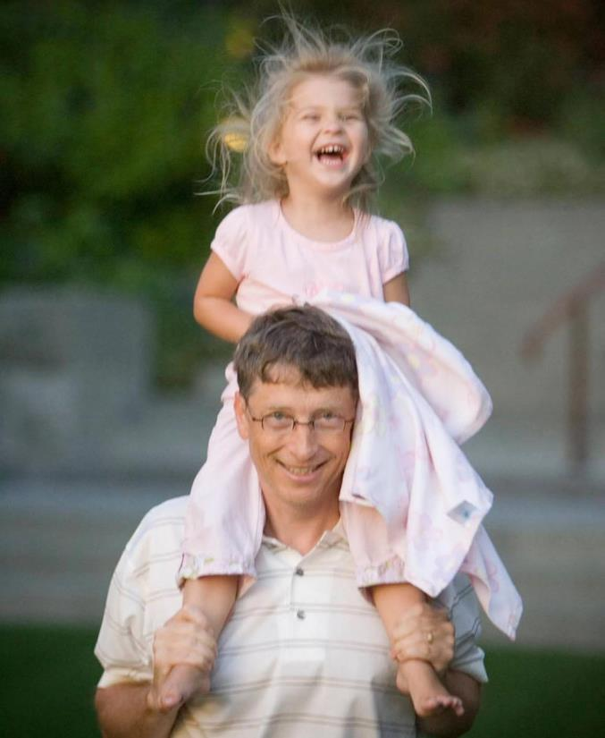 Con gái út Bill Gates: Được giáo dục nghiêm ngặt, bị công kích khi khoe bạn trai - 2