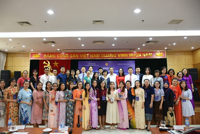 Khai mạc Khóa tập huấn giảng dạy Tiếng Việt cho giáo viên VNONN 2022 - ảnh 3