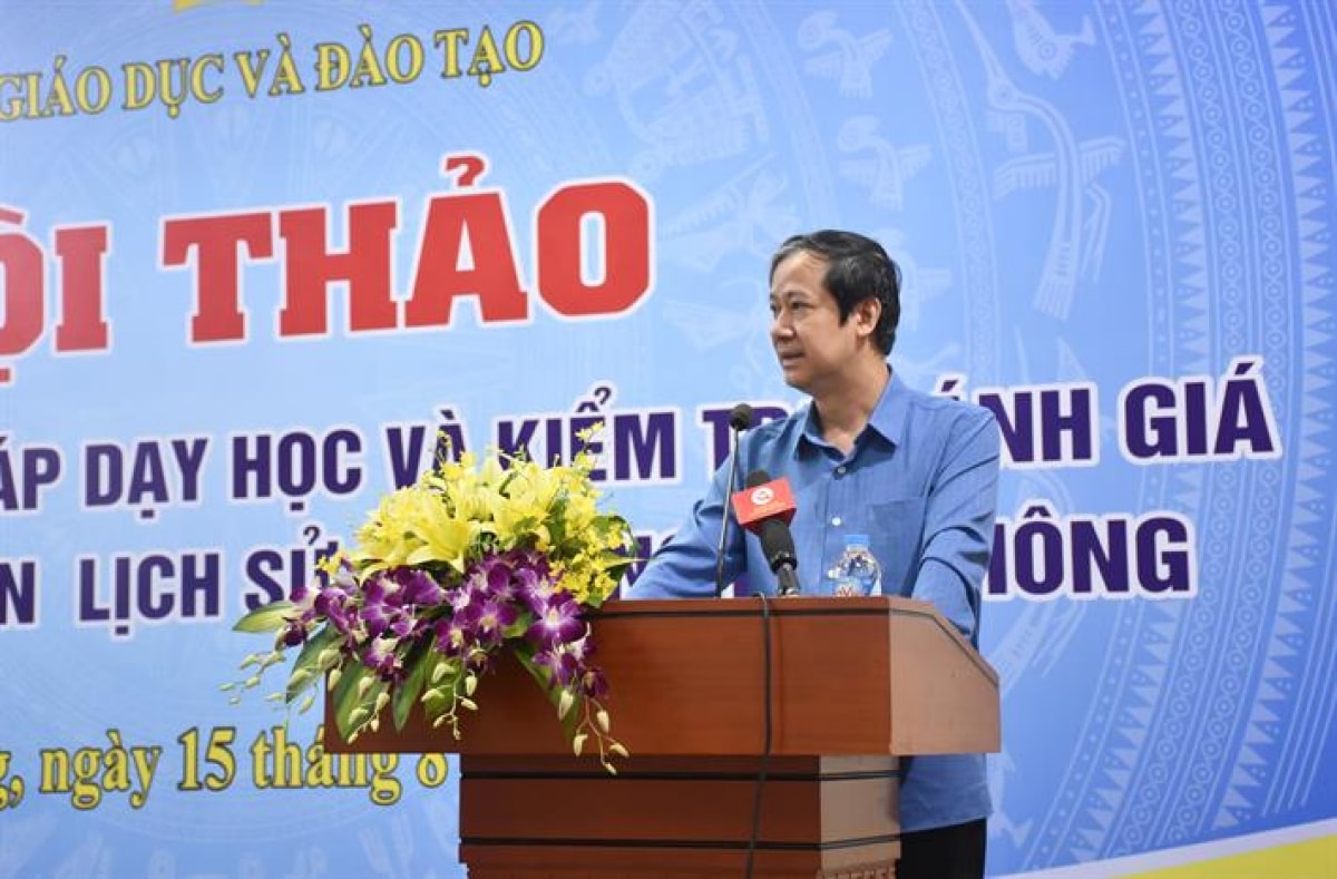 bộ trưởng bộ gdĐt khẳng định quan điểm cần triệt tiêu văn mẫu hình ảnh 1 bo truong bo gdDt khang dinh quan diem can triet tieu van mau hinh anh 1
