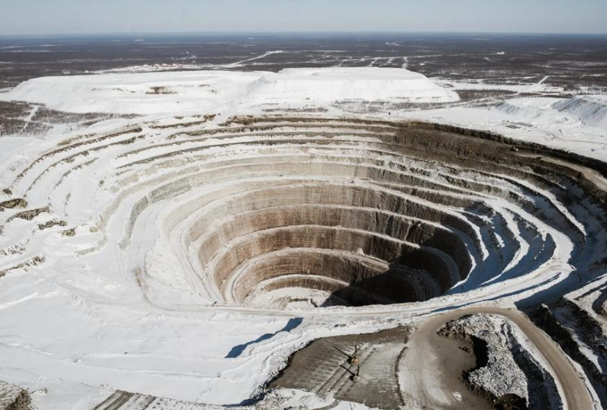 'Kim cương máu' - bước cản ngành công nghiệp đá quý Nga vì xung đột ở Ukraine - 2