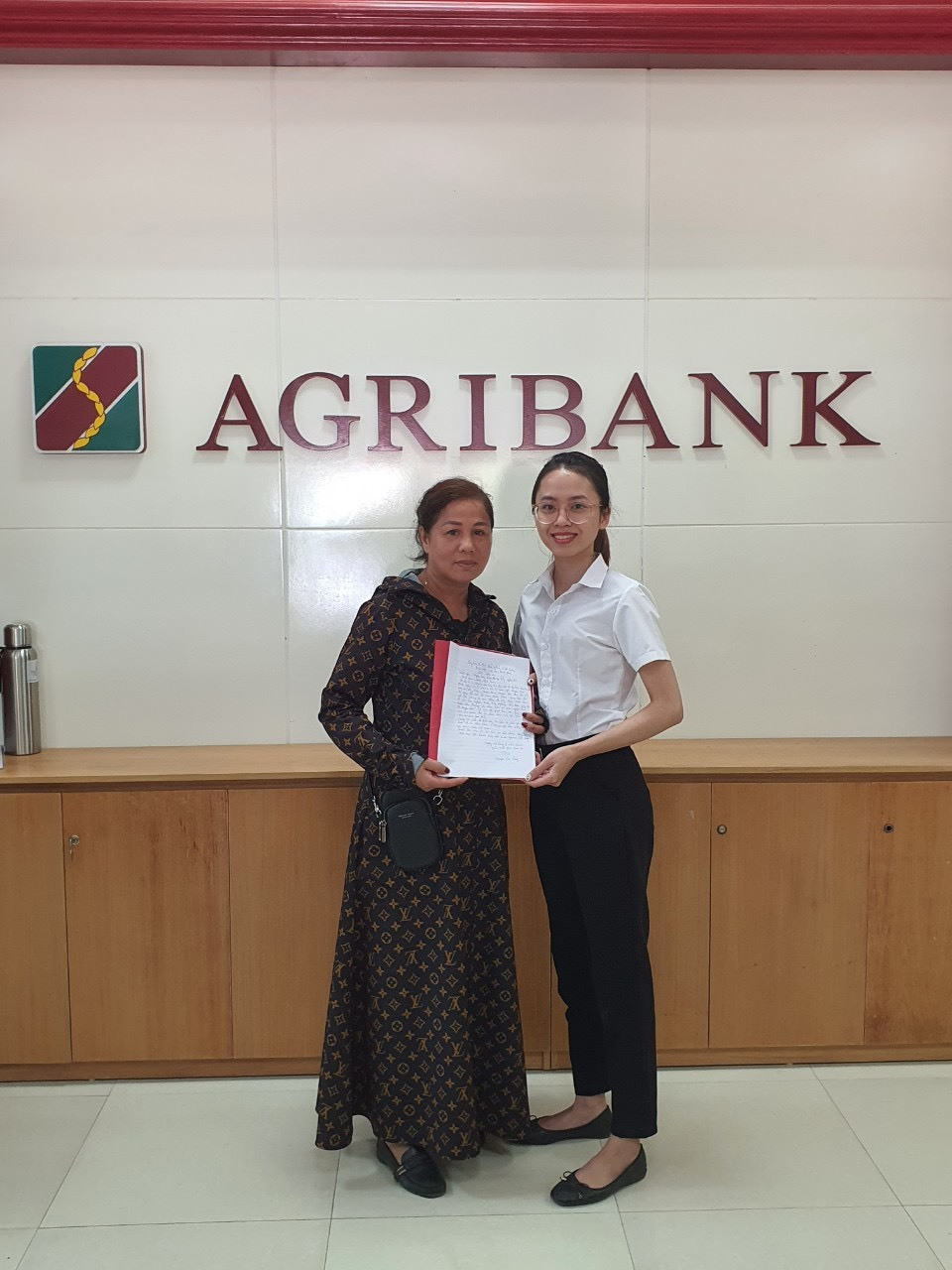 Nhân viên Agribank Tây Nghệ An ngăn chặn vụ lừa đảo 100 triệu đồng qua mạng - 1