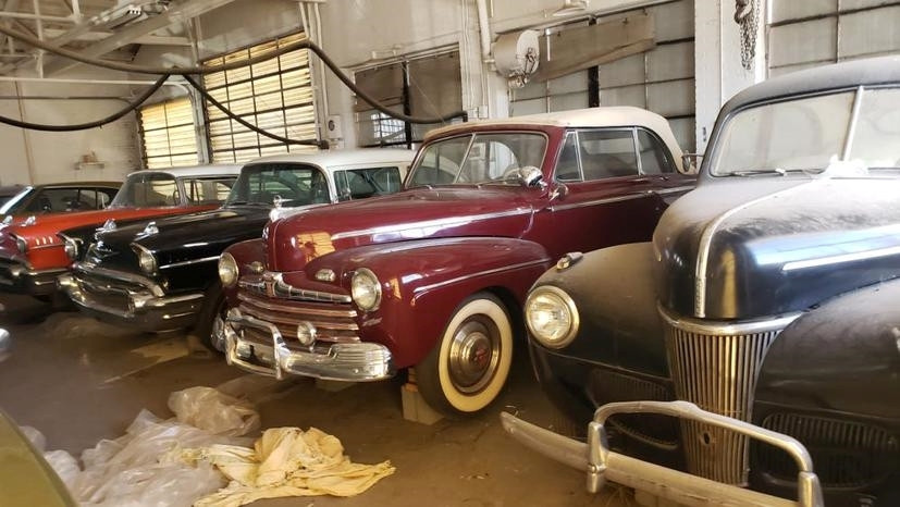 Cận cảnh bộ sưu tập xe cổ khổng lồ được cất giấu hơn 30 năm - 2