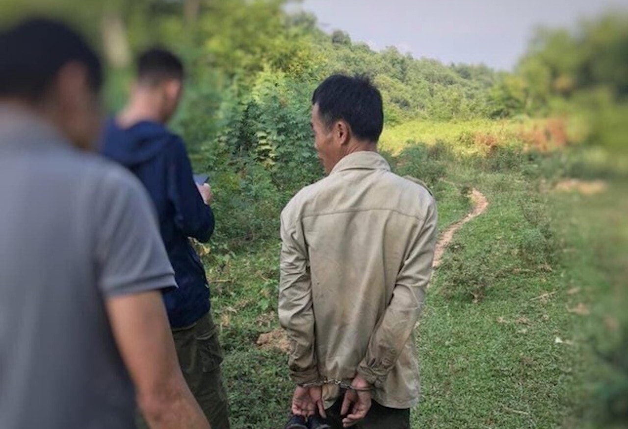 Không đòi được tiền, người đàn ông vác súng tự chế bắn người - 1