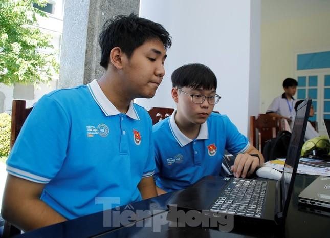 Hai học sinh giành giải nhất Tin học trẻ với phần mềm cho học sinh khuyết tật - 2