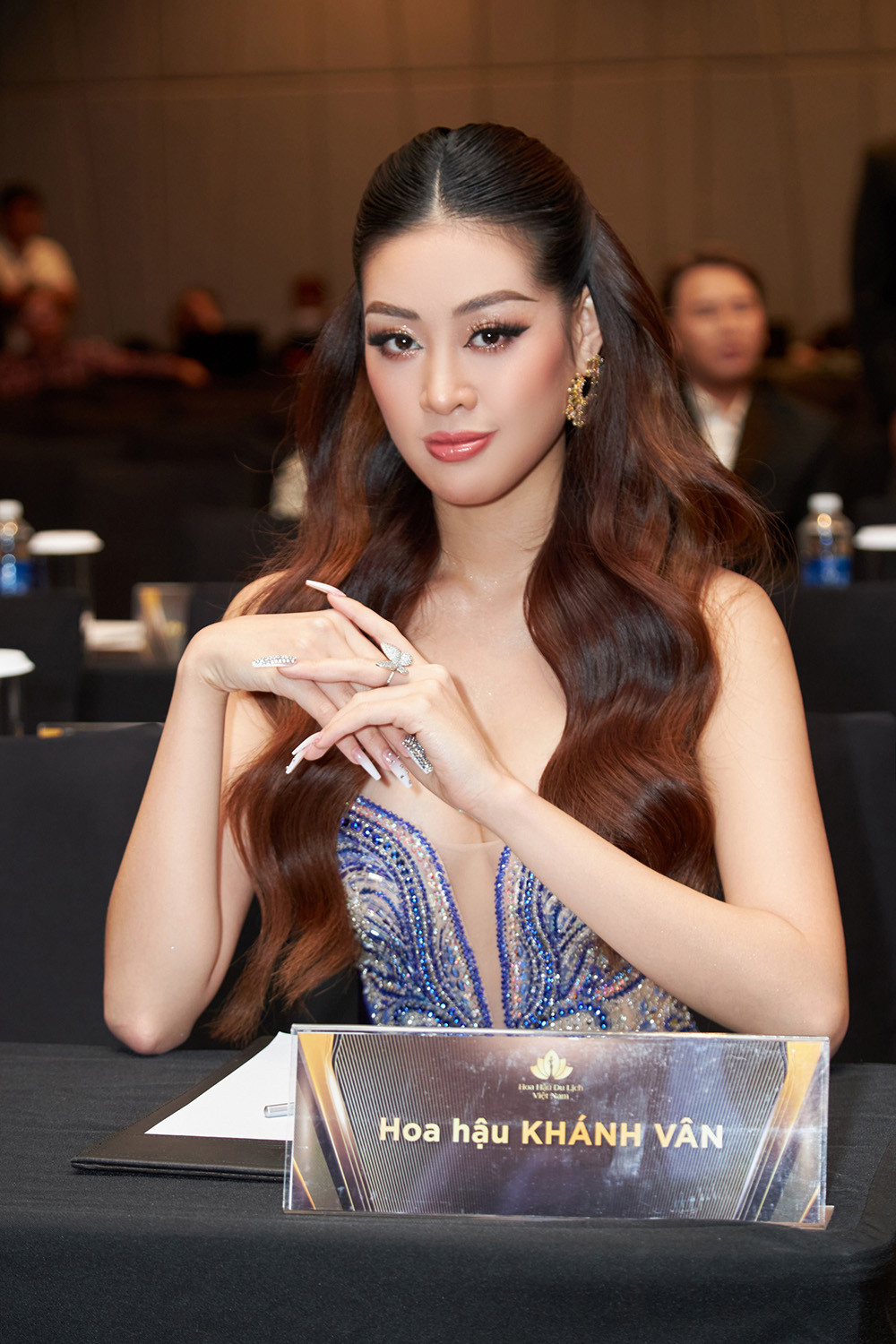 Ngắm nhan sắc ngày càng thăng hạng của Hoa hậu Khánh Vân  - 5