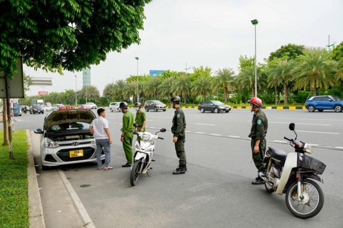 lái xe taxi 123 dùng tua-vít đâm nhân viên an ninh sân bay quốc tế nội bài hình ảnh 1 lai xe taxi 123 dung tua-vit dam nhan vien an ninh san bay quoc te noi bai hinh anh 1