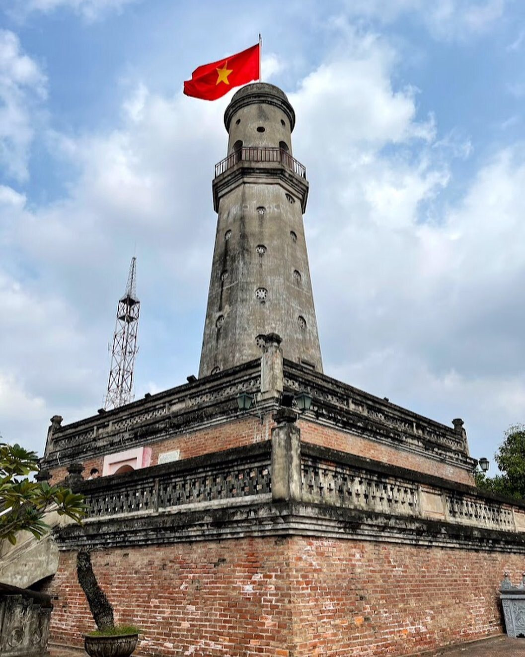 Tự hào chiêm ngưỡng 5 cột cờ kiêu hãnh tung bay dọc mảnh đất Việt Nam  - 7
