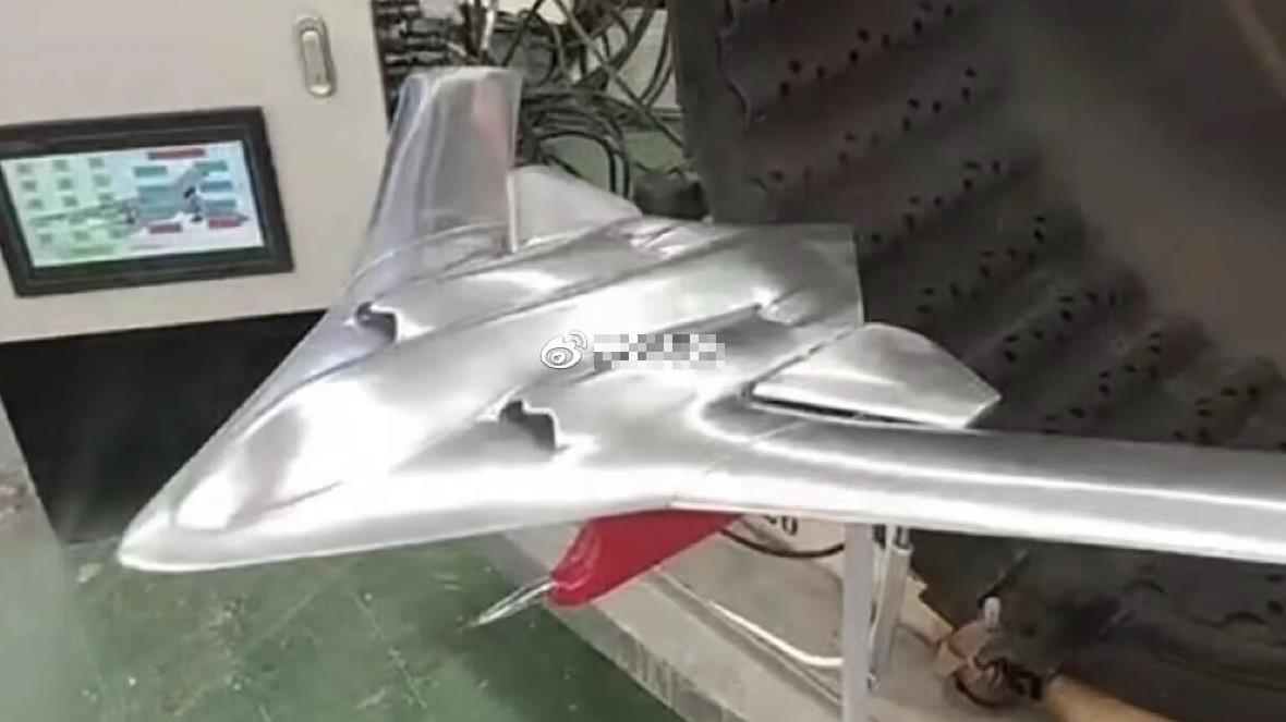 Những hình ảnh đầu tiên về máy bay ném bom tàng hình H-20 Trung Quốc - 1