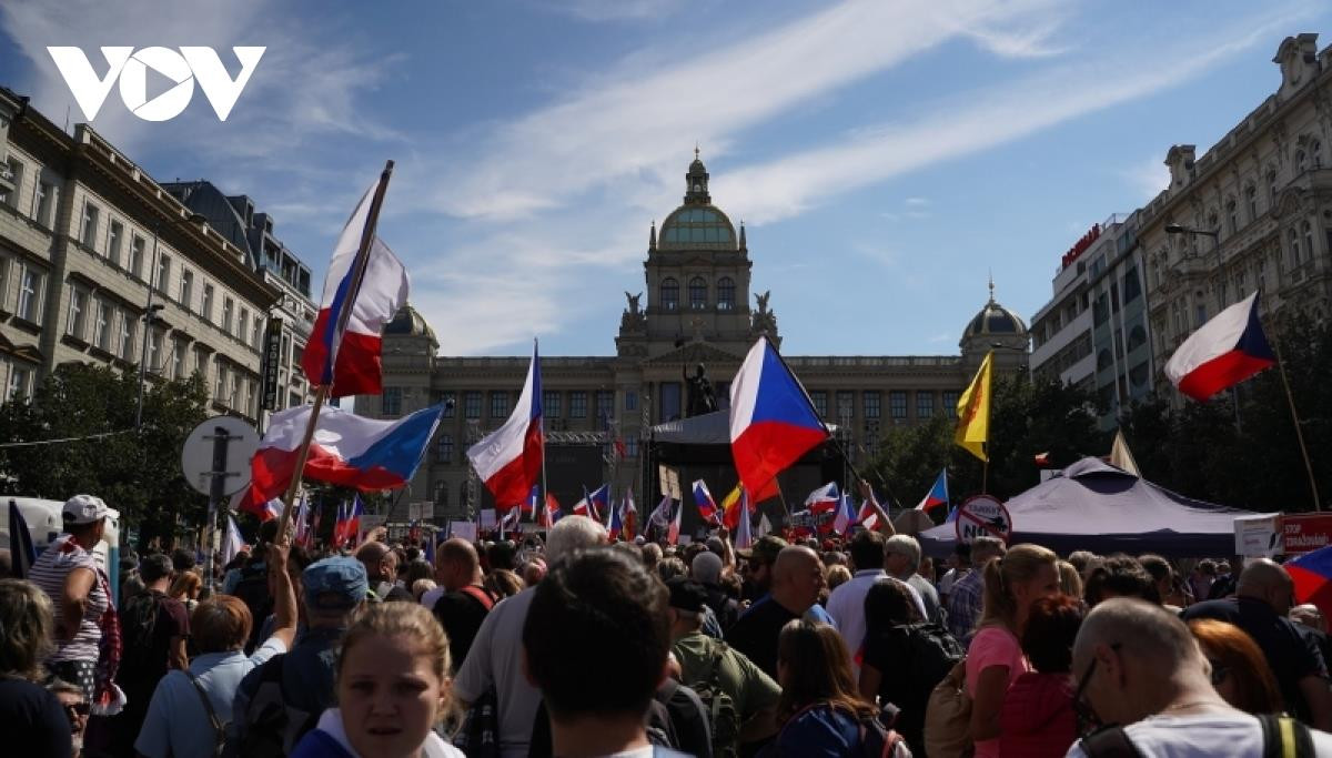 70.000 người biểu tình phản đối chính phủ Séc - 2
