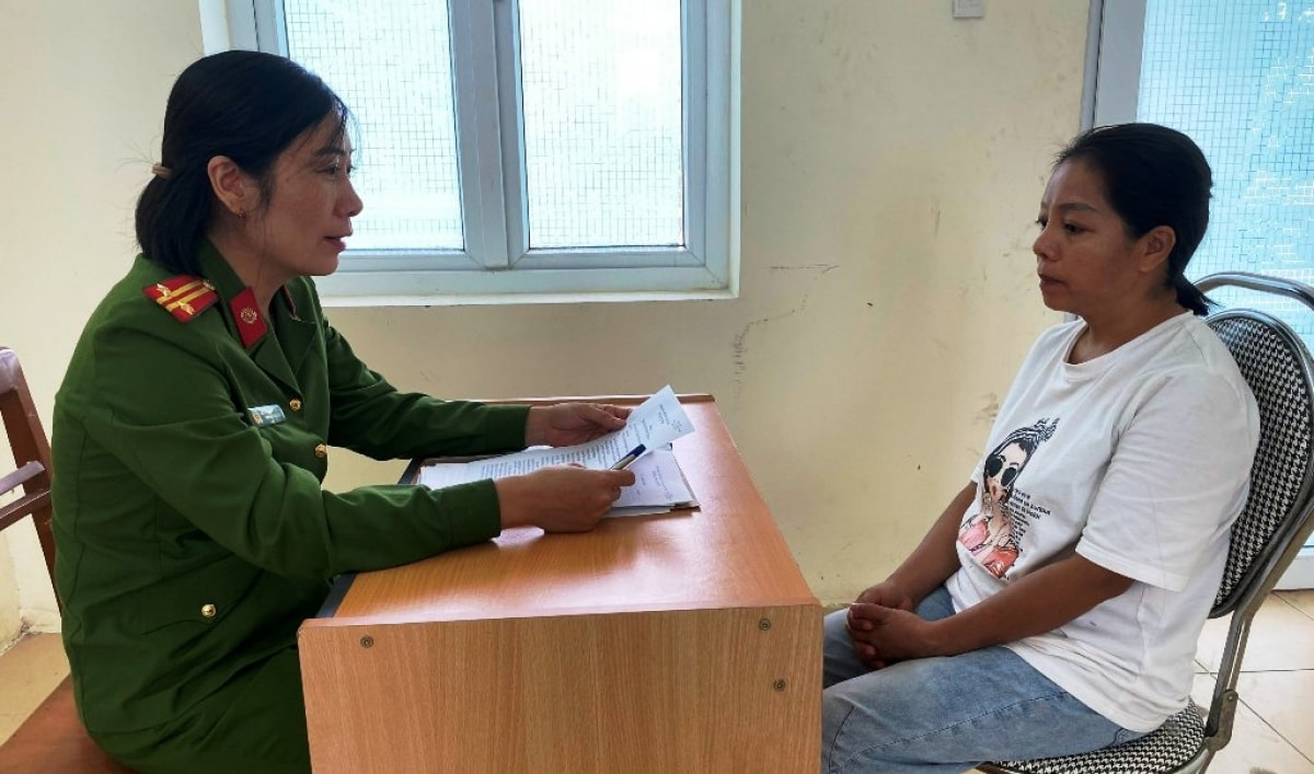 công an yên bái bắt giữ đối tượng truy nã về tội mua bán phụ nữ hình ảnh 1 cong an yen bai bat giu doi tuong truy na ve toi mua ban phu nu hinh anh 1