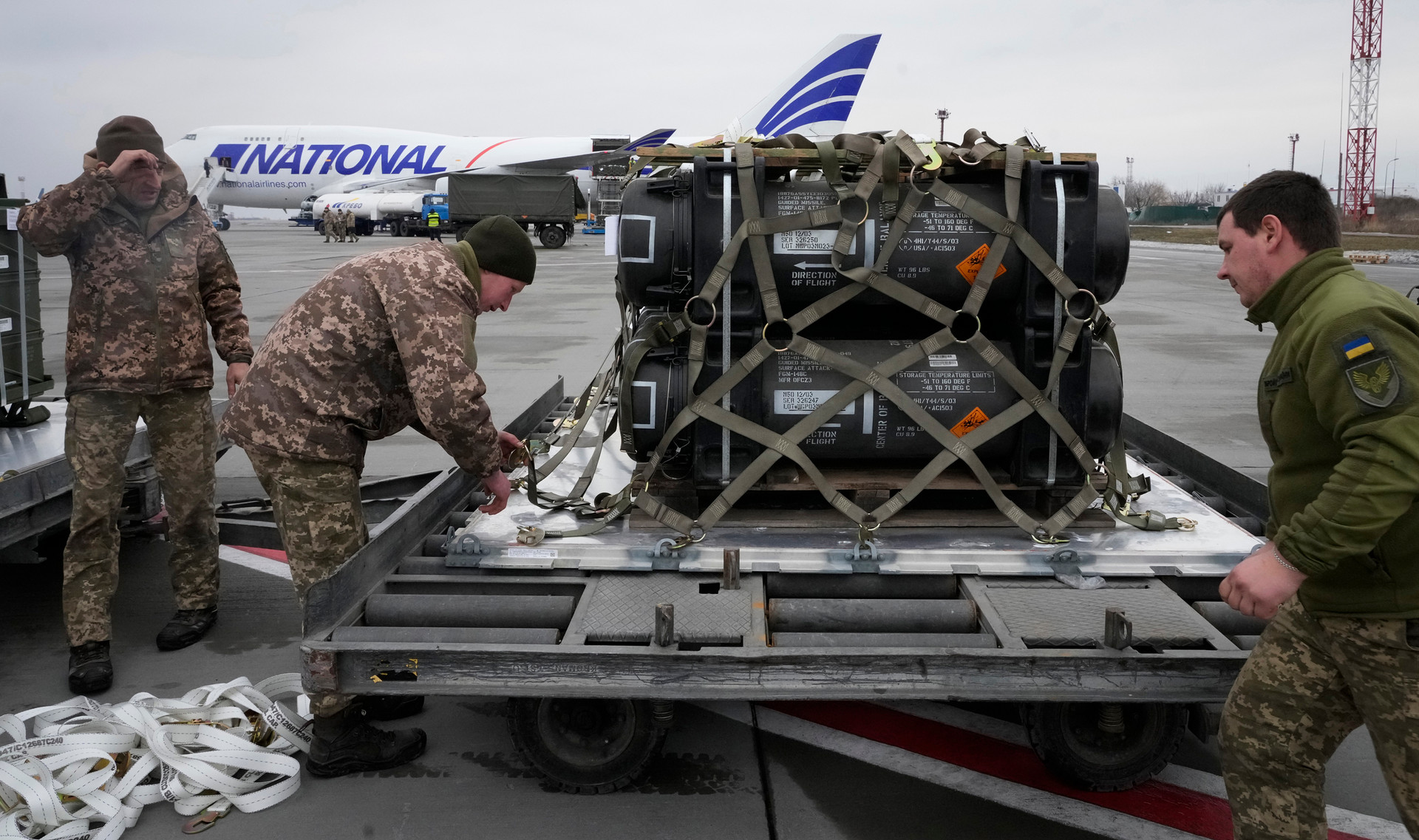 Mỹ tiếp tục viện trợ quân sự trị giá 675 triệu USD cho Ukraine - 1