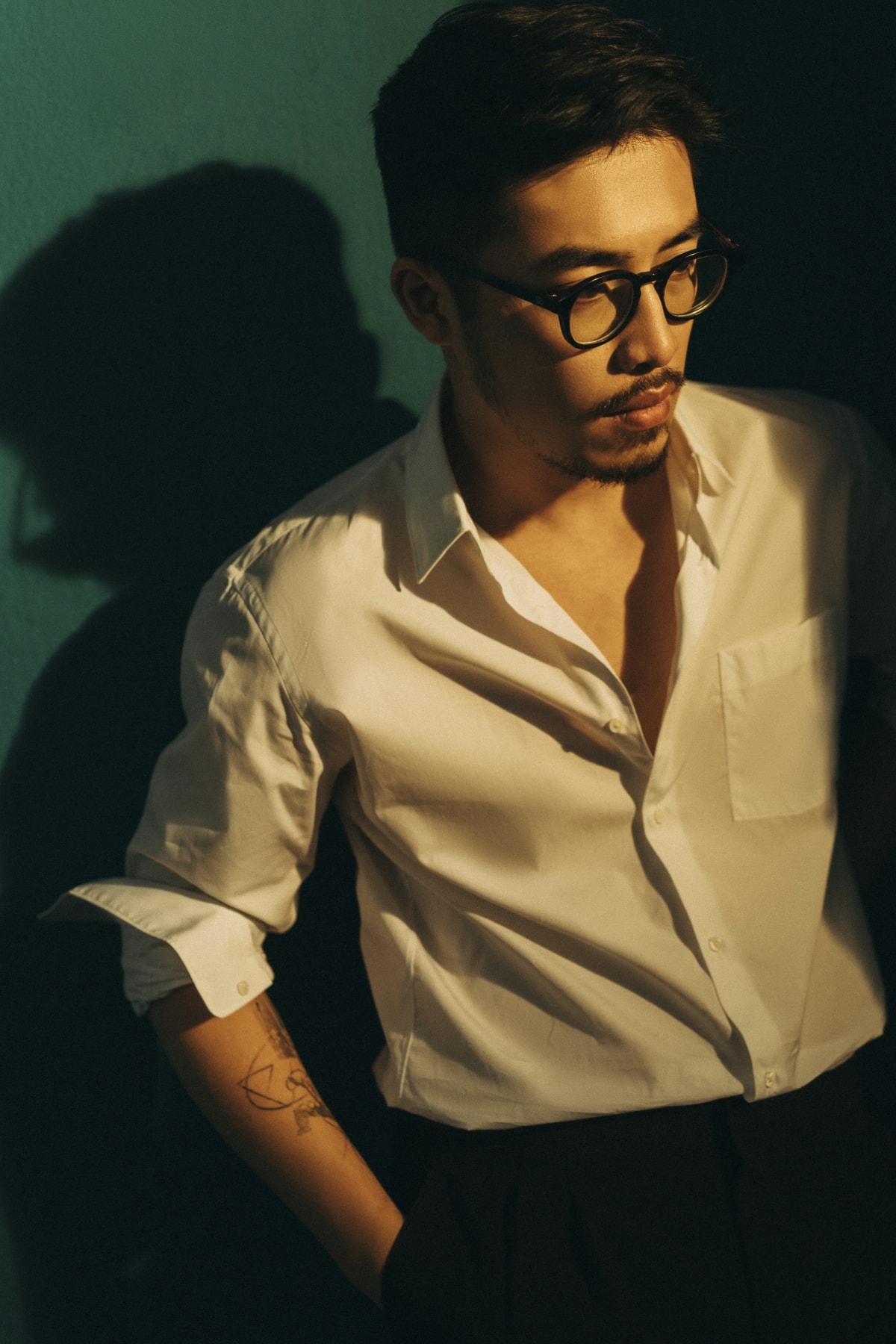 vũ. kể về những tan vỡ, vấn vương trong tình yêu với album một vạn năm hình ảnh 1 vu. ke ve nhung tan vo, van vuong trong tinh yeu voi album mot van nam hinh anh 1