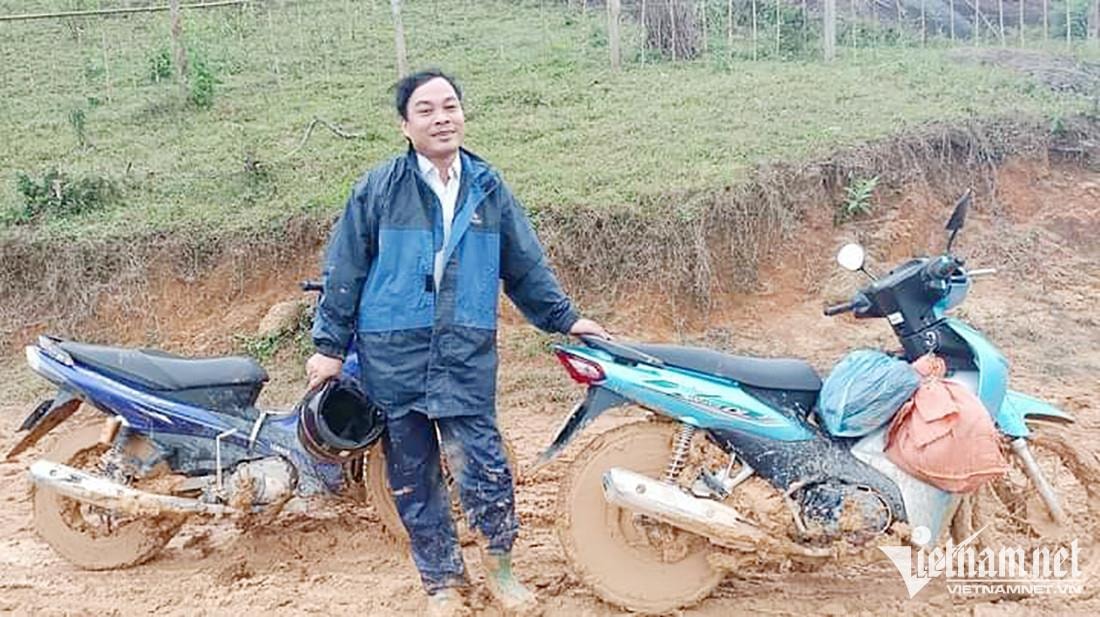 Xúc động hình ảnh đường đến trường của các thầy giáo vùng cao - 1