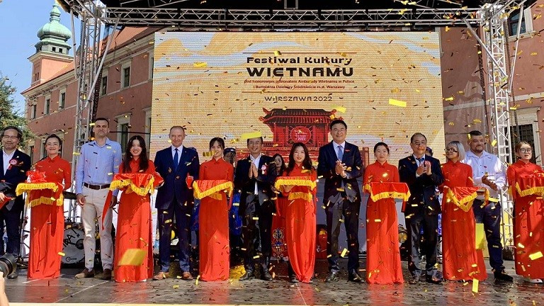 Người Việt tại Ba Lan tổ chức Lễ hội văn hóa Việt và Tết Trung thu rực rỡ sau đại dịch covid 19 - ảnh 2