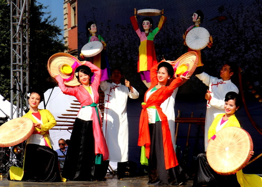 Người Việt tại Ba Lan tổ chức Lễ hội văn hóa Việt và Tết Trung thu rực rỡ sau đại dịch covid 19 - ảnh 3