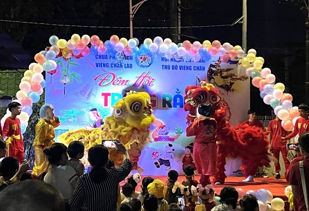 Từng bừng lễ hội Trung thu của thiếu nhi Việt Nam tại nước ngoài - ảnh 1